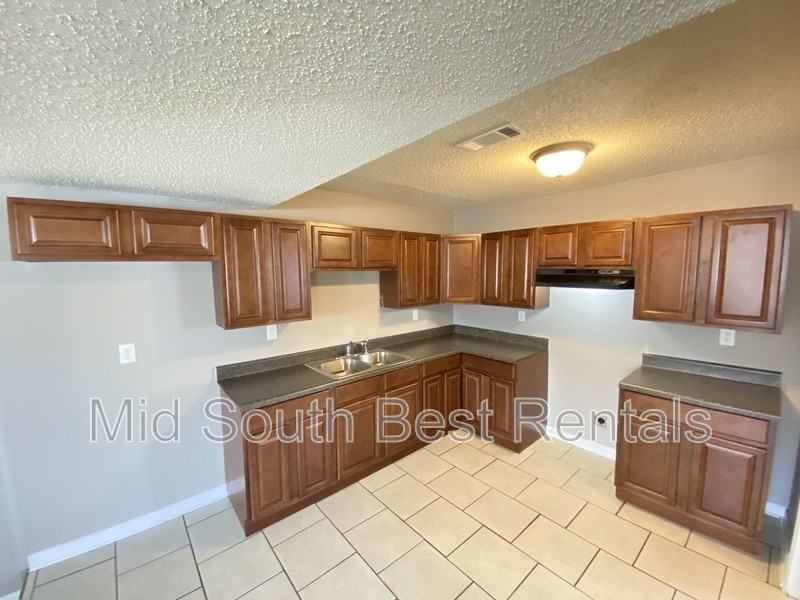 2397 Gentry Ave - Photo 3 of 10