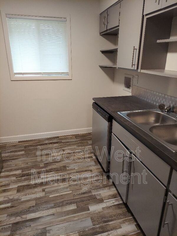 520 Neavenue #12 - Photo 3 of 12
