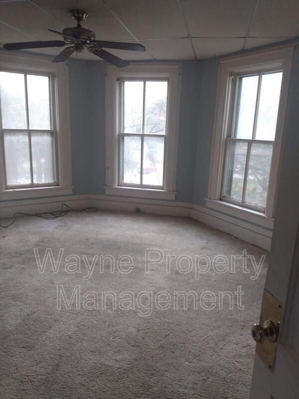 744 1st St #4 - Photo 3 of 10