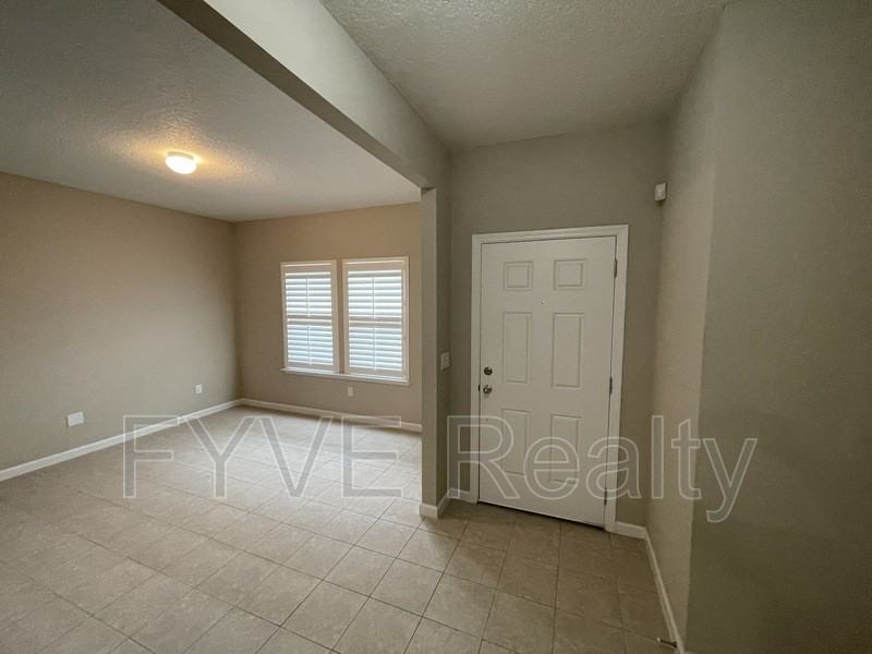 11074 Haws Ln - Photo 3 of 28