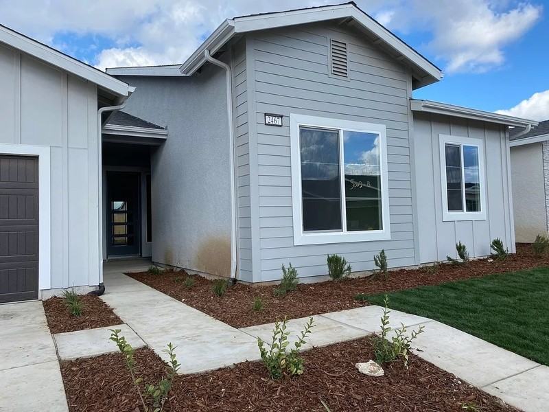2467 Valverde Dr - Photo 2 of 44