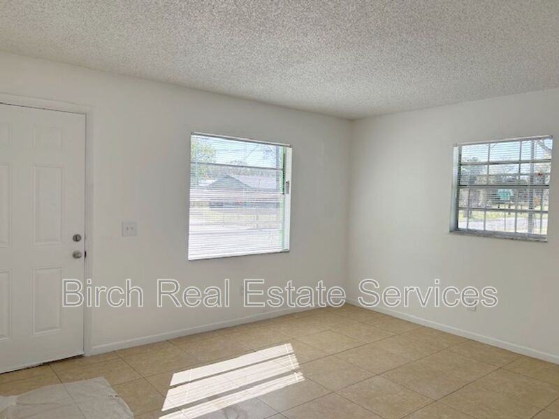 1635 Wayman St - Photo 2 of 13