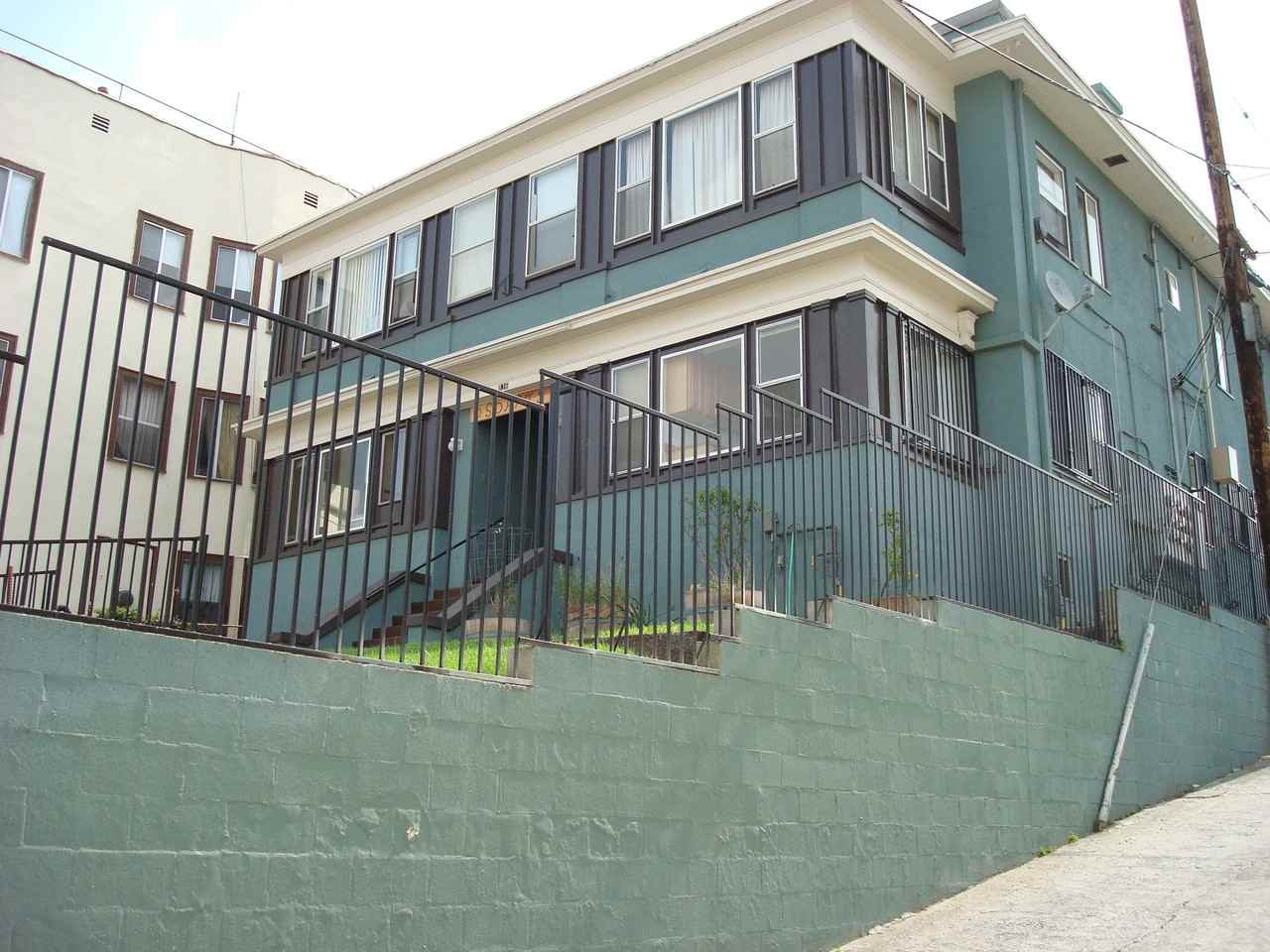 Oso Apartments - Photo 2 of 4