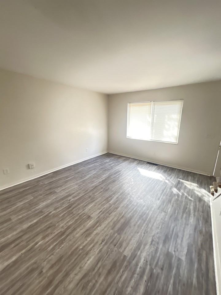 1 Town House Court - Photo 2 of 11