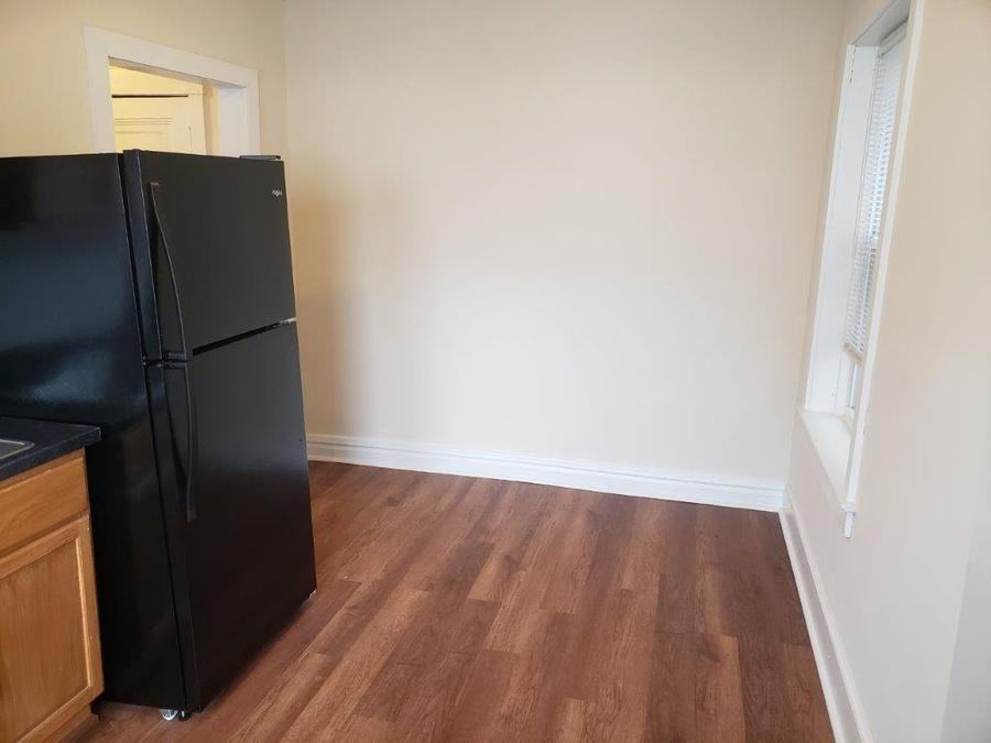 N Kimball Ave #1W - Photo 3 of 8