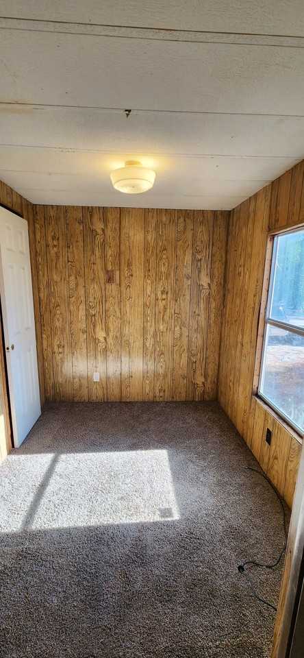 222 Duke Dr - Photo 3 of 9