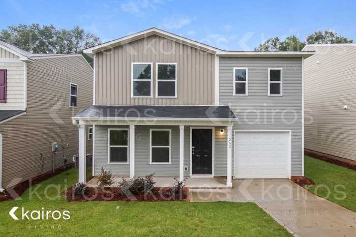 262 Christopher St - Photo 2 of 28