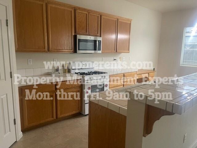 2027 Bur Oak Pl - Photo 3 of 19