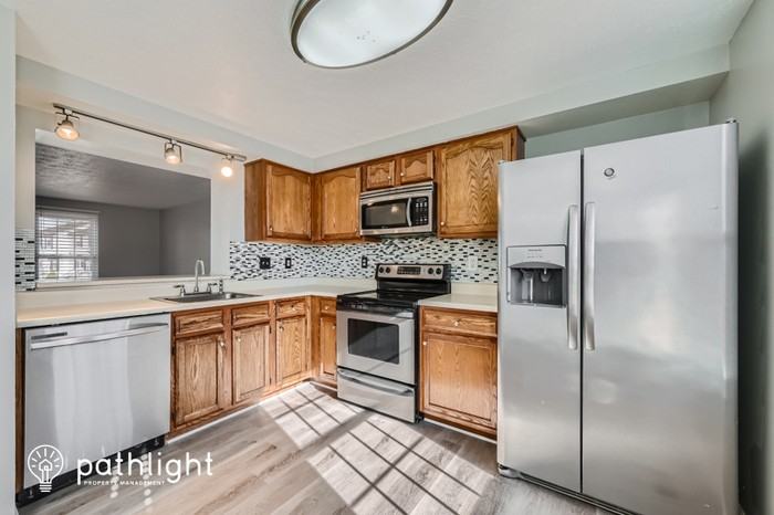 1020 Westshore Dr - Photo 2 of 23