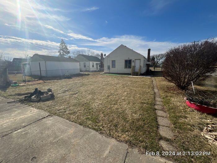 1700 Wilson Ave - Photo 2 of 21