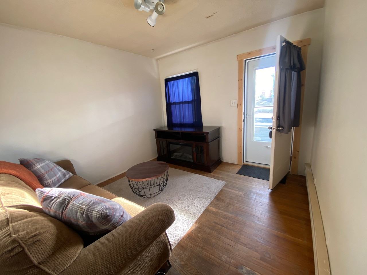 122 7th Street #1 - Photo 3 of 18