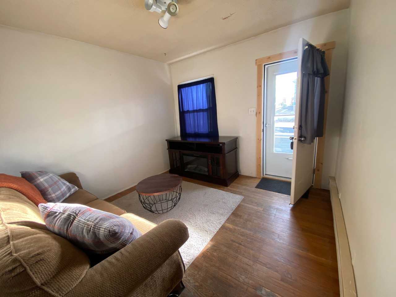 122 7th Street #1 - Photo 5 of 18