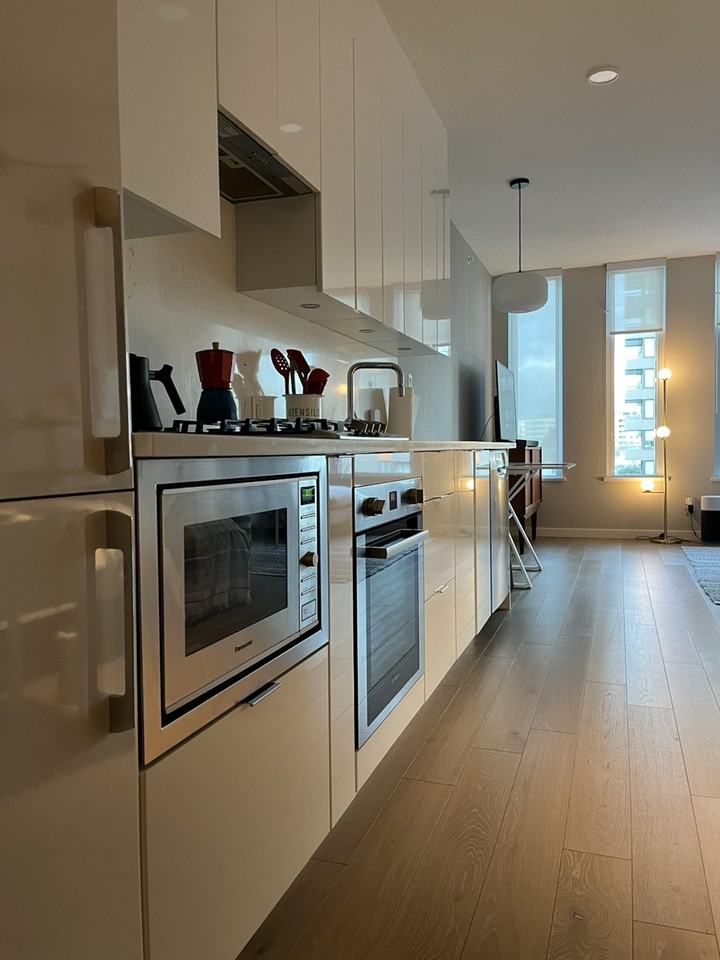 Cambie St - Photo 3 of 10