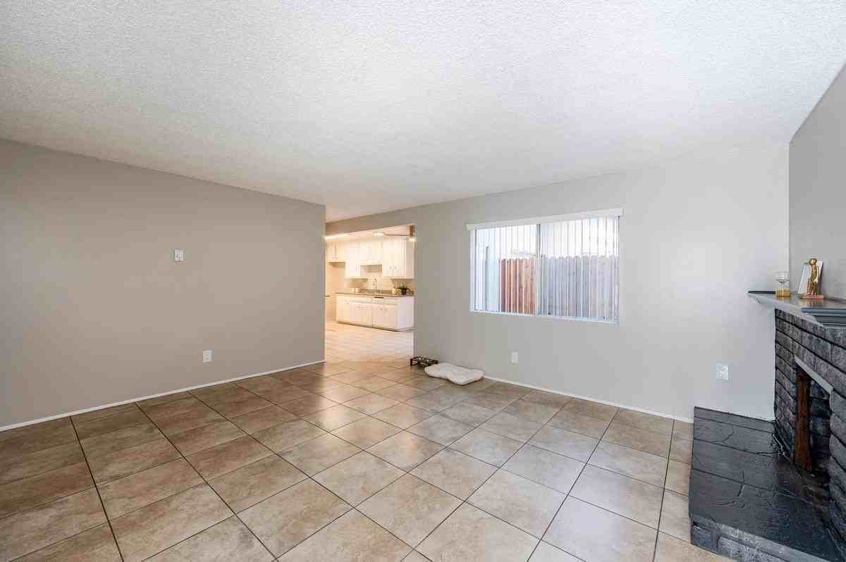 2544 W Winston Rd - Photo 3 of 23