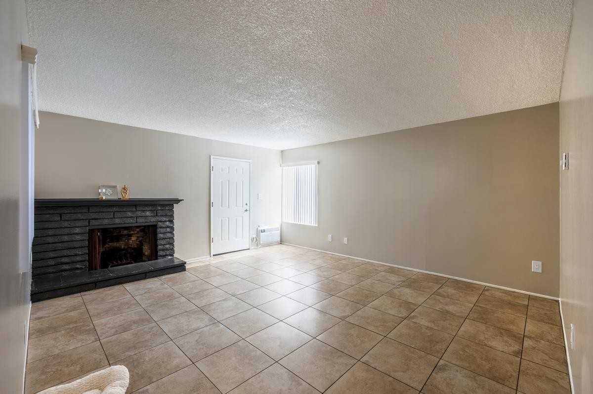 2544 W Winston Rd - Photo 4 of 23