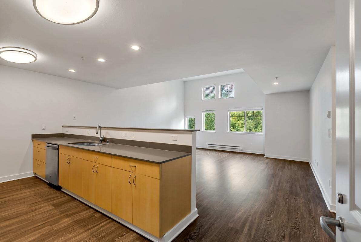 4779 Lynwood Center Rd Ne - Photo 4 of 16