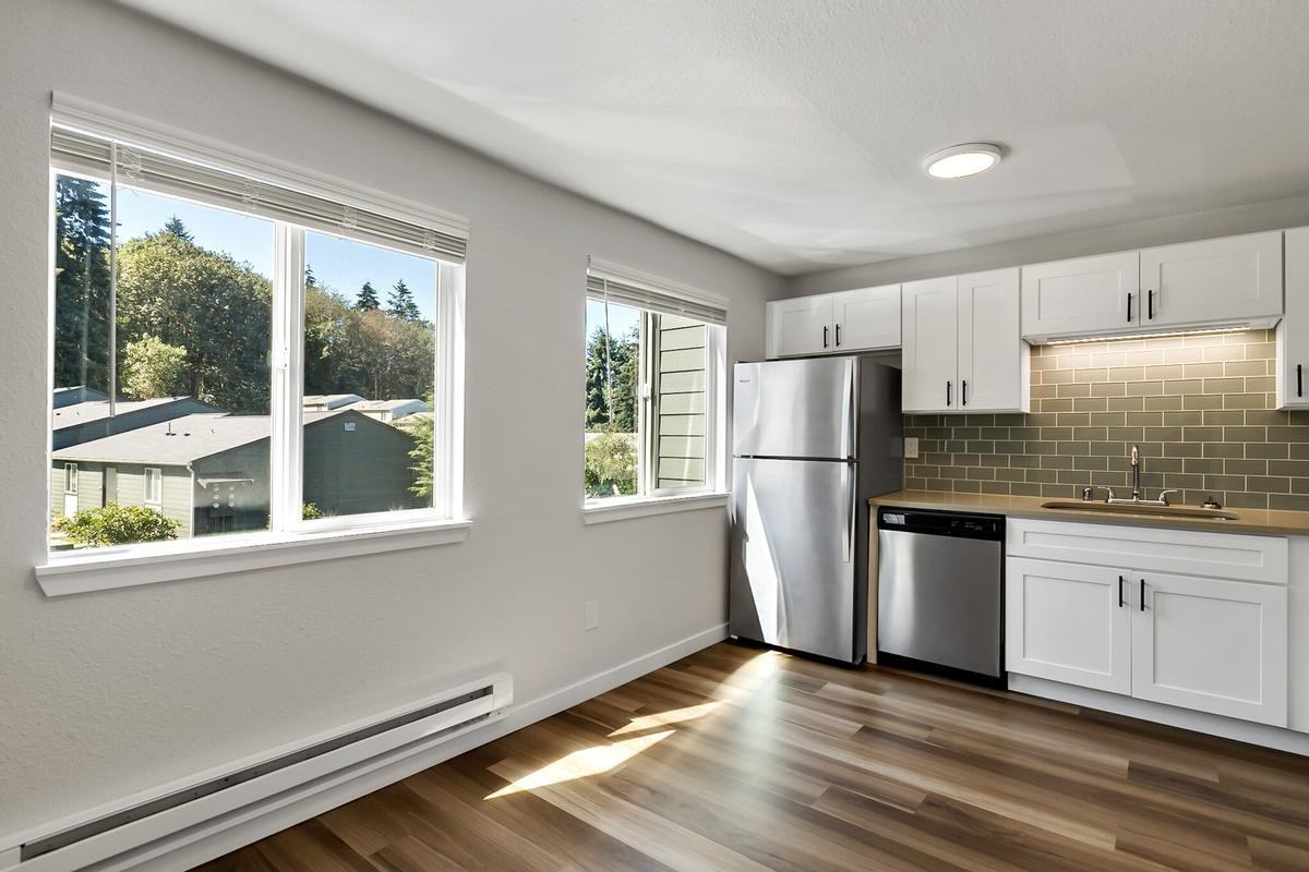1750 Jackson Ave Se - Photo 3 of 39