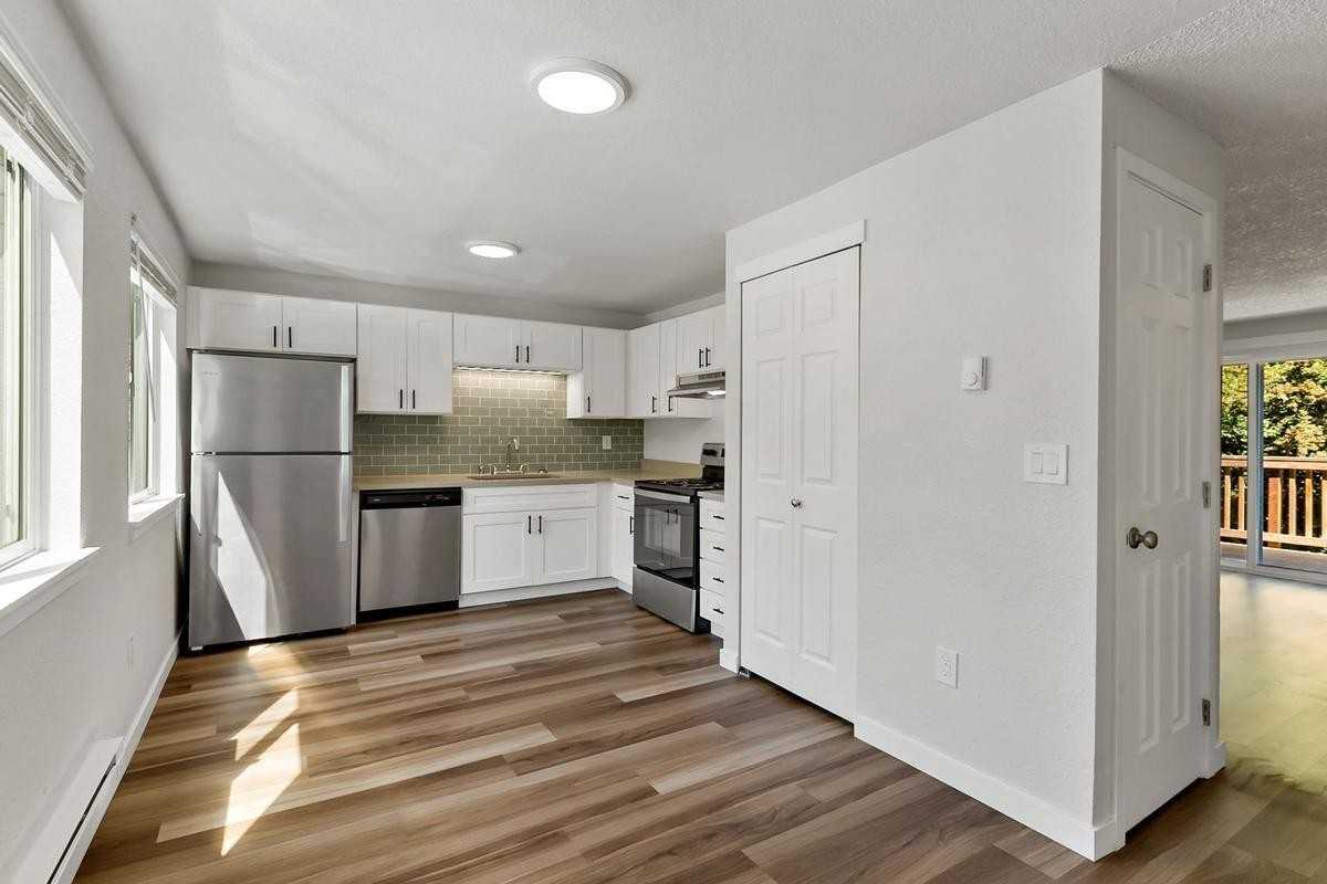 1750 Jackson Ave Se - Photo 3 of 39