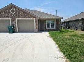 108 1/2 Surrey Ln Unit 600a