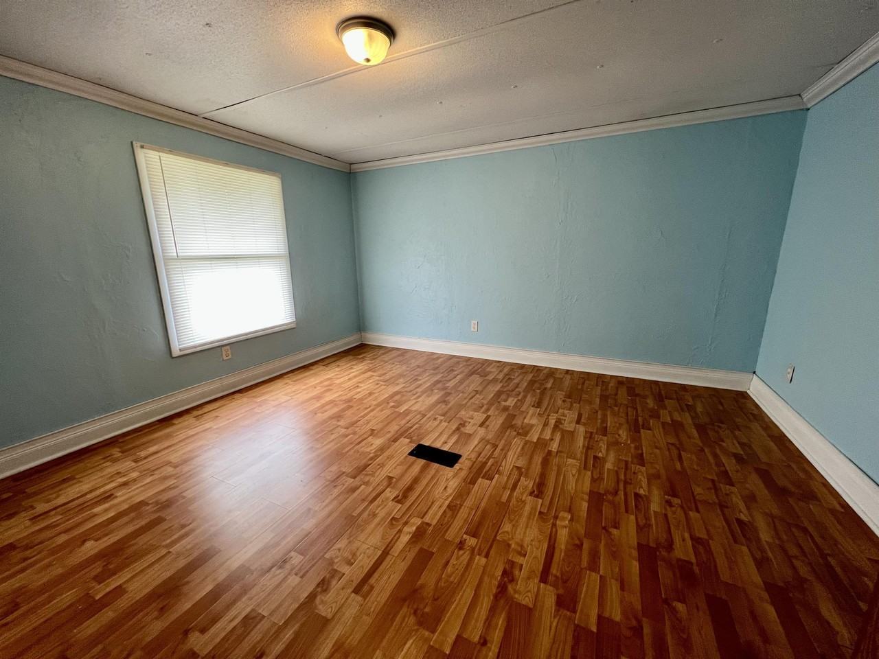 100 Mandalay Dr - Photo 2 of 9