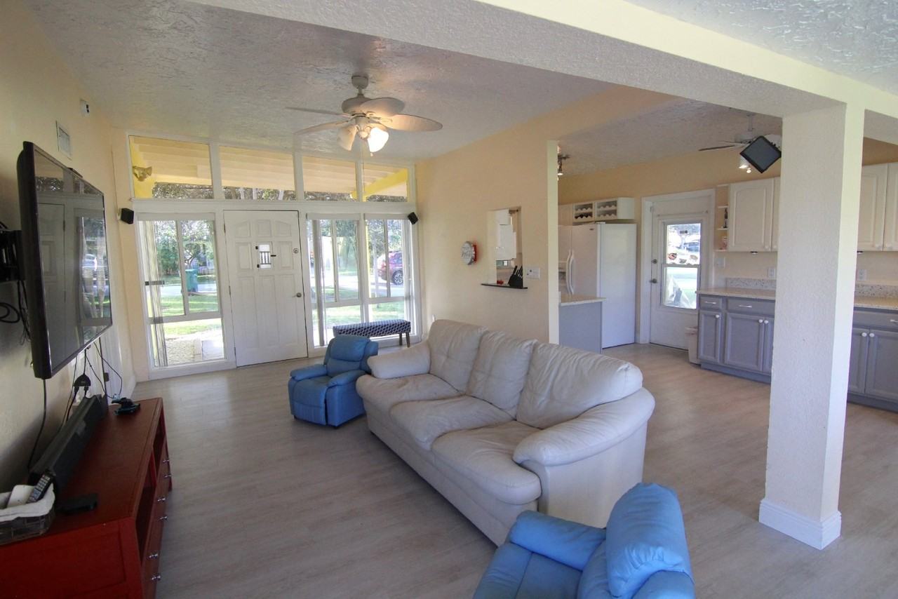 106 Sunset Dr - Photo 2 of 32