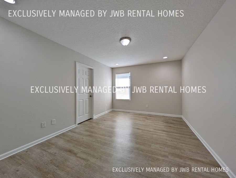 1725 Brooker Pl - Photo 2 of 8