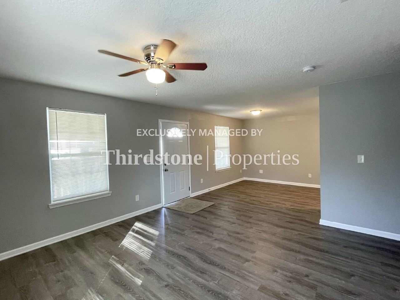 371 Smith St - Photo 2 of 21