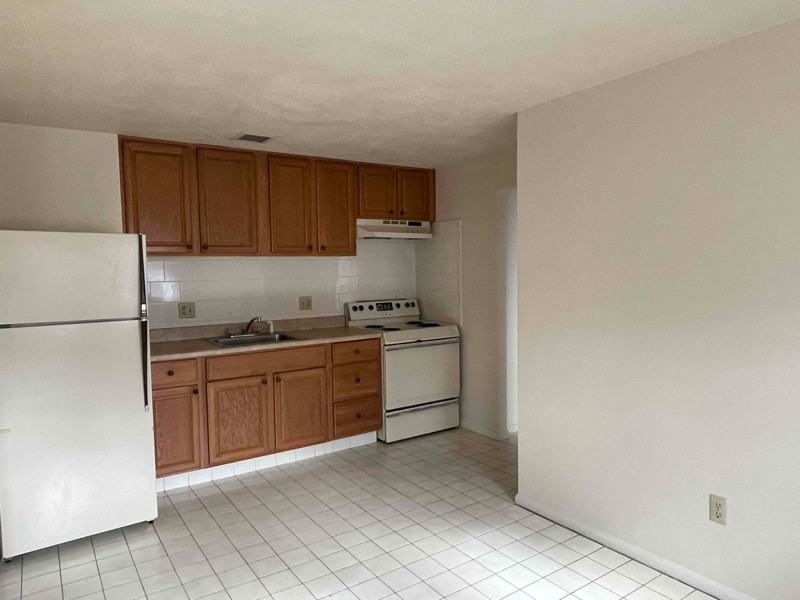 32 Newton Ave #4 - Photo 3 of 15