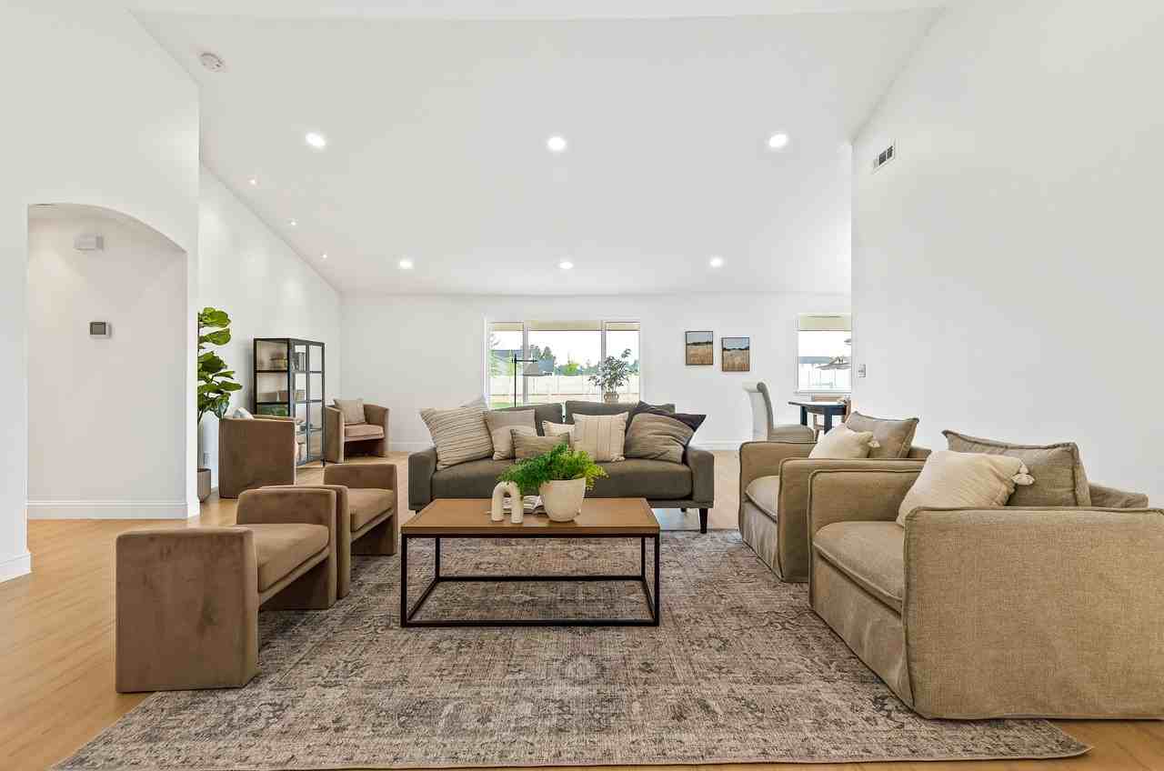 5136 W Cherry Ln - Photo 7 of 44