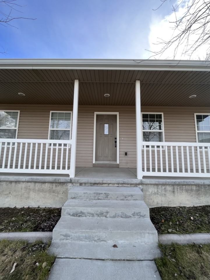 515 Sawtooth St #1 - Photo 2 of 34