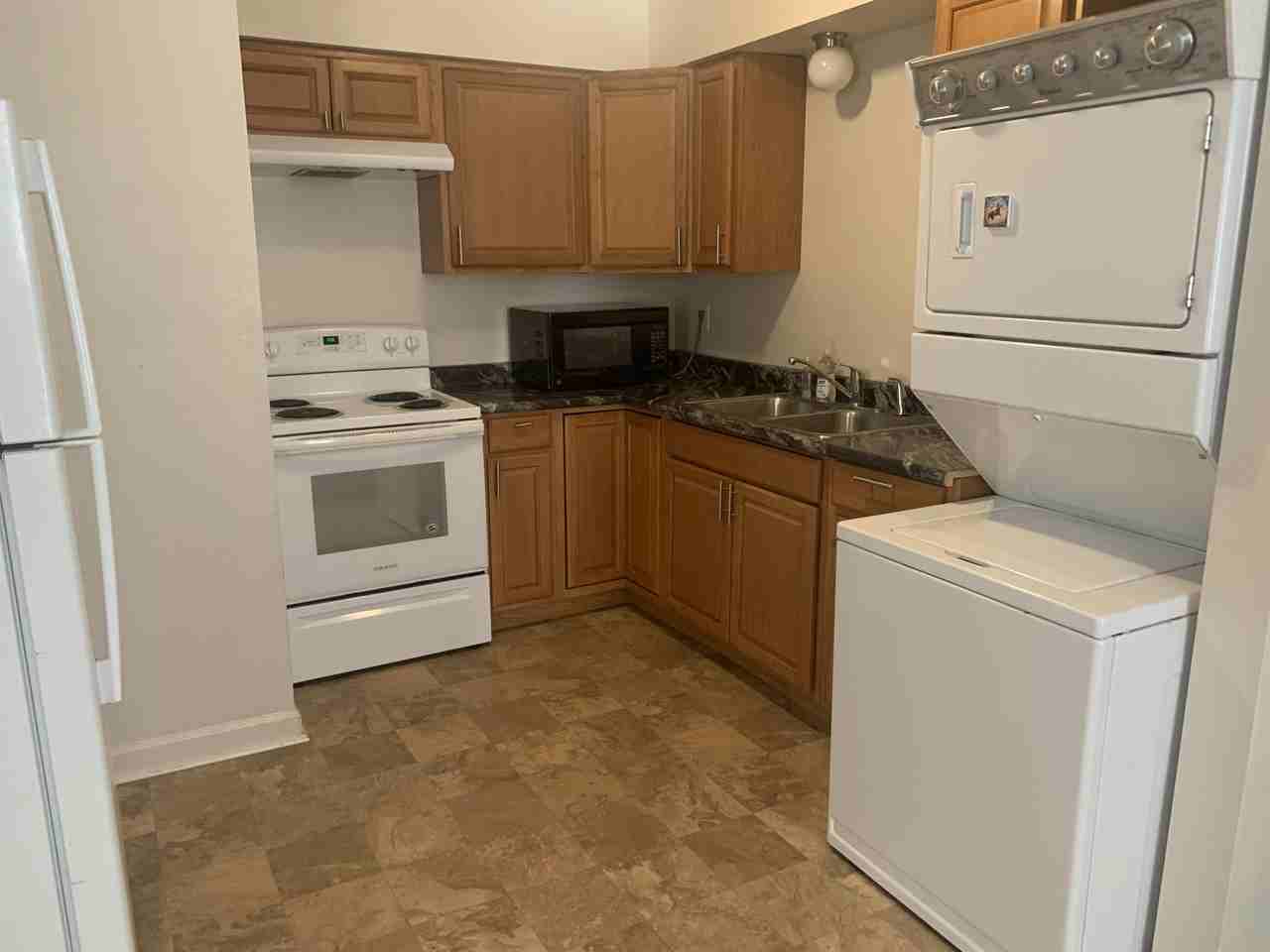 521 Minnesota St #B - Photo 2 of 7