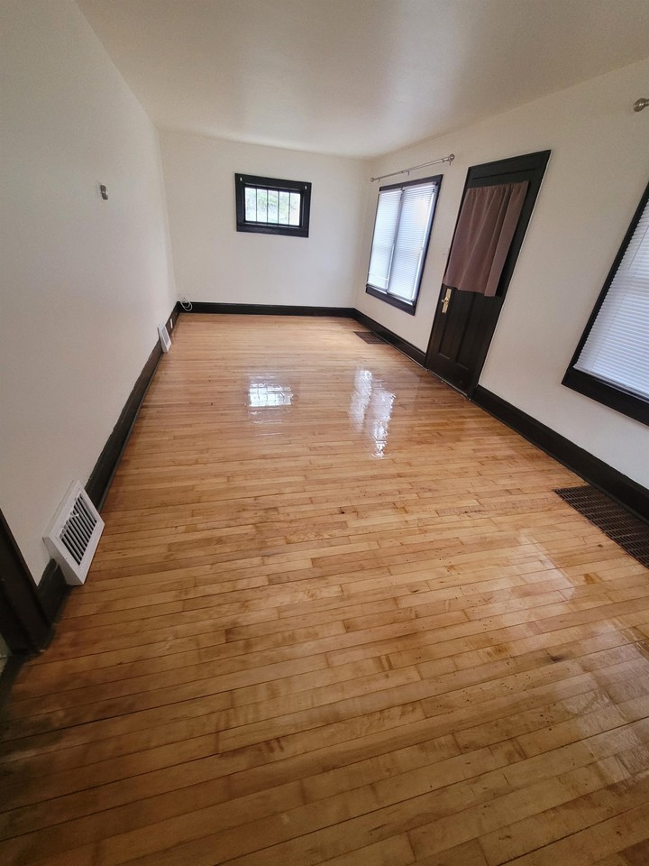 1478 E Mason St #1 - Photo 3 of 16