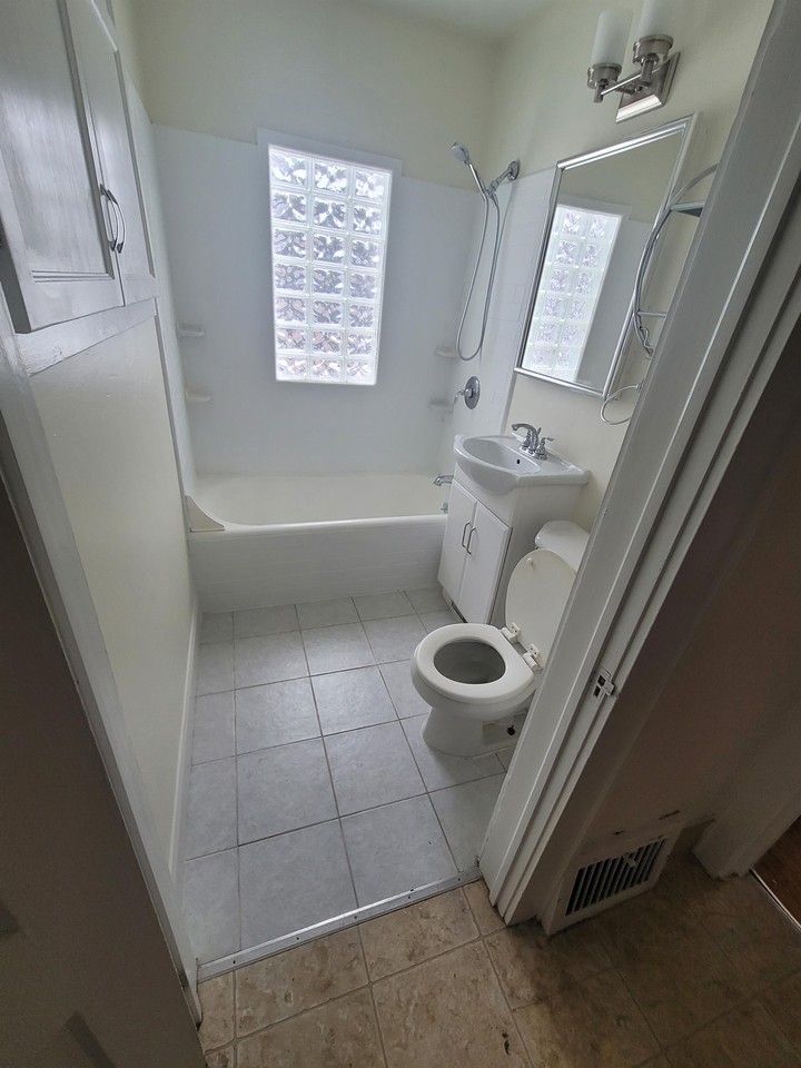1478 E Mason St #1 - Photo 4 of 16