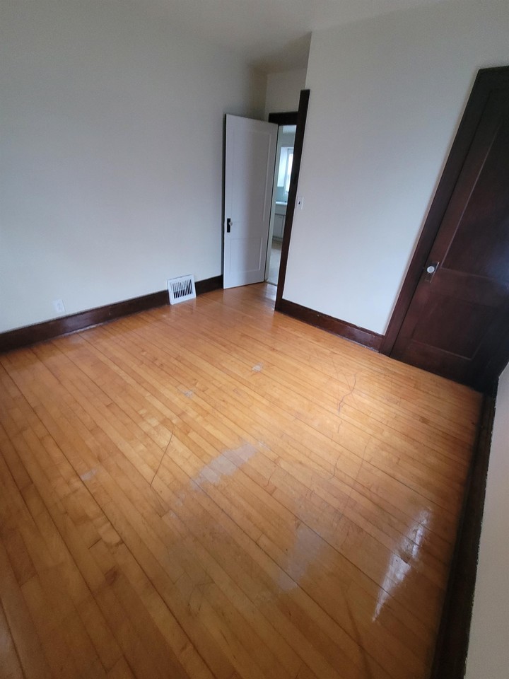 1478 E Mason St #1 - Photo 5 of 16