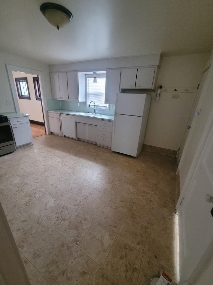 1478 E Mason St #1 - Photo 7 of 16