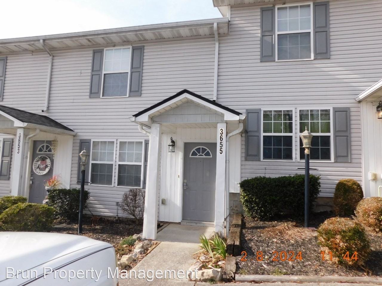 3505 Old Valley View Dr. Starview Townhomes Apartments in Belle Morris