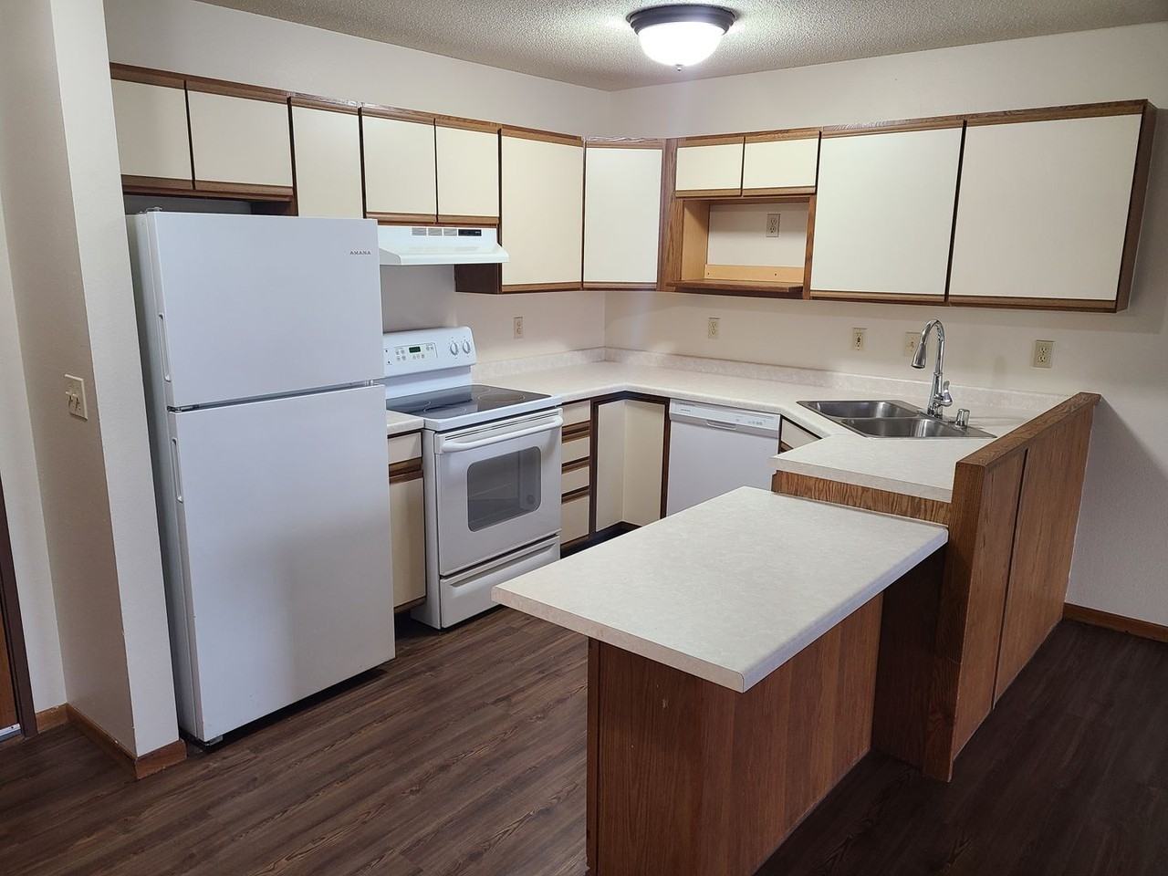 River's Edge Apartments - Photo 3 of 50