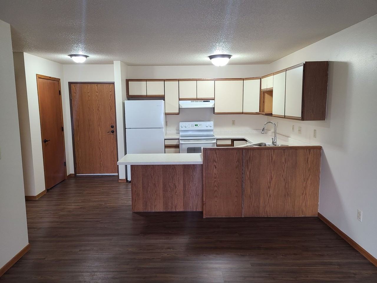 River's Edge Apartments - Photo 6 of 50