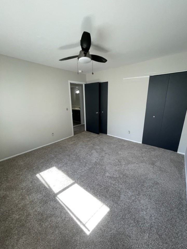 859 E Commerce St - Photo 3 of 8