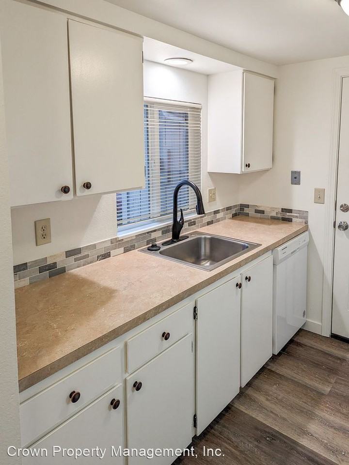 341-394 Aaron Ct NE - Photo 3 of 21