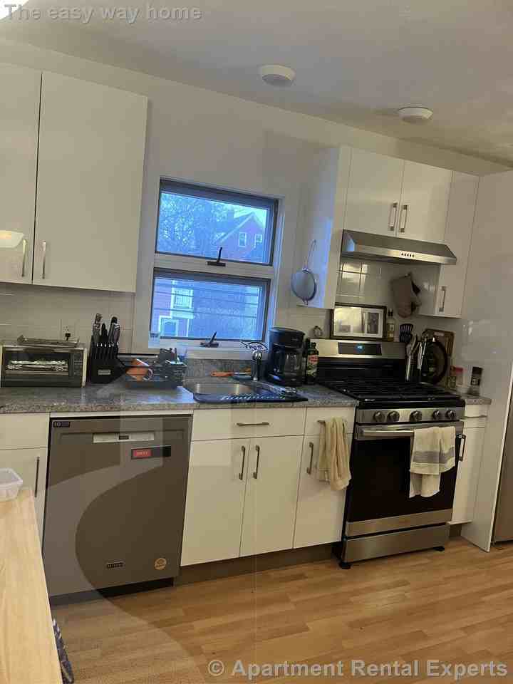 67 Willow Ave #2