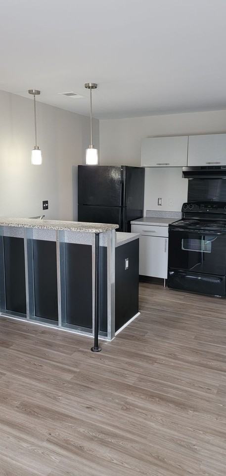 612 S Center St - Photo 2 of 11