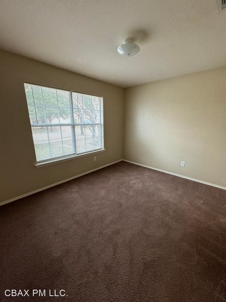 2009 Kings Forest Dr - Photo 2 of 9