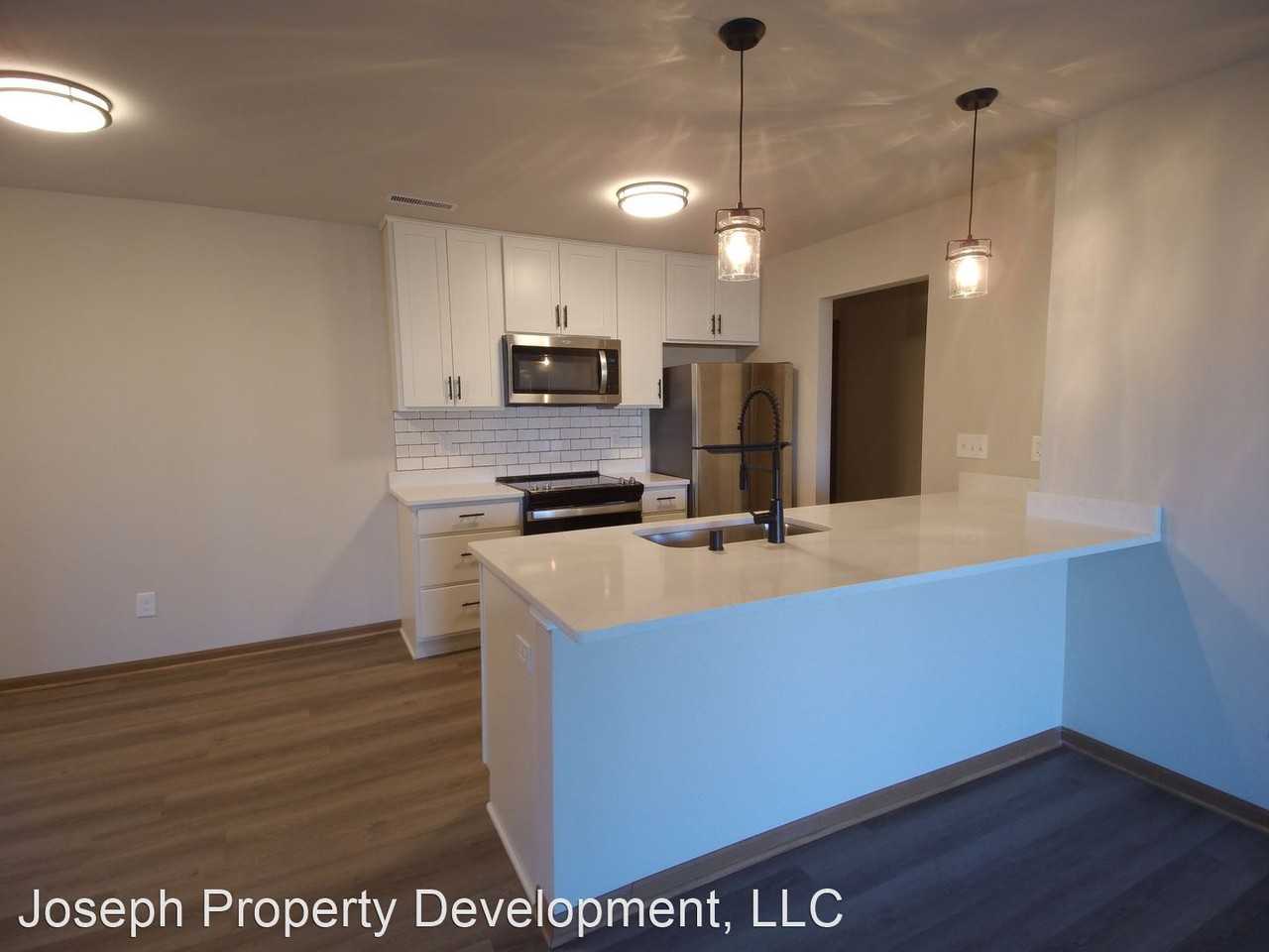 Shady Lane Apartments N91 W16995W17155 Apple Tree Court, Menomonee