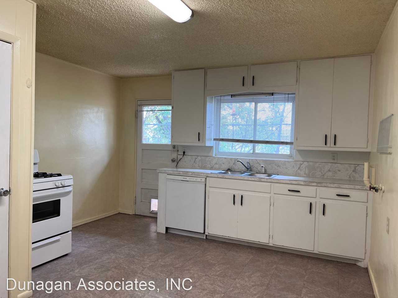 912 Franklin St - Photo 3 of 10