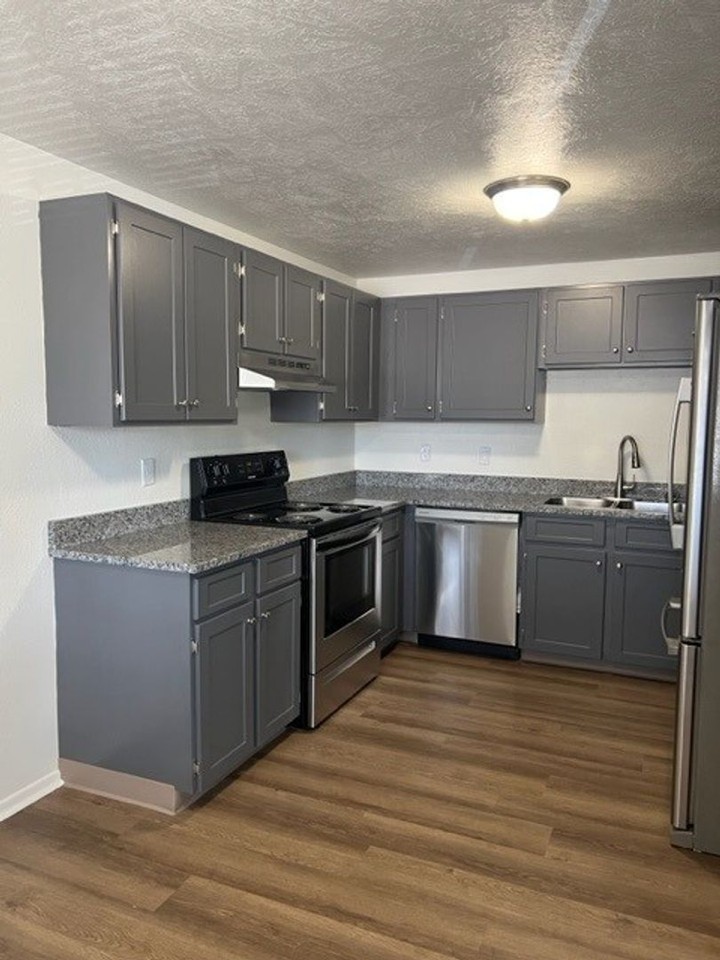 918 16th St SW - Photo 5 of 9