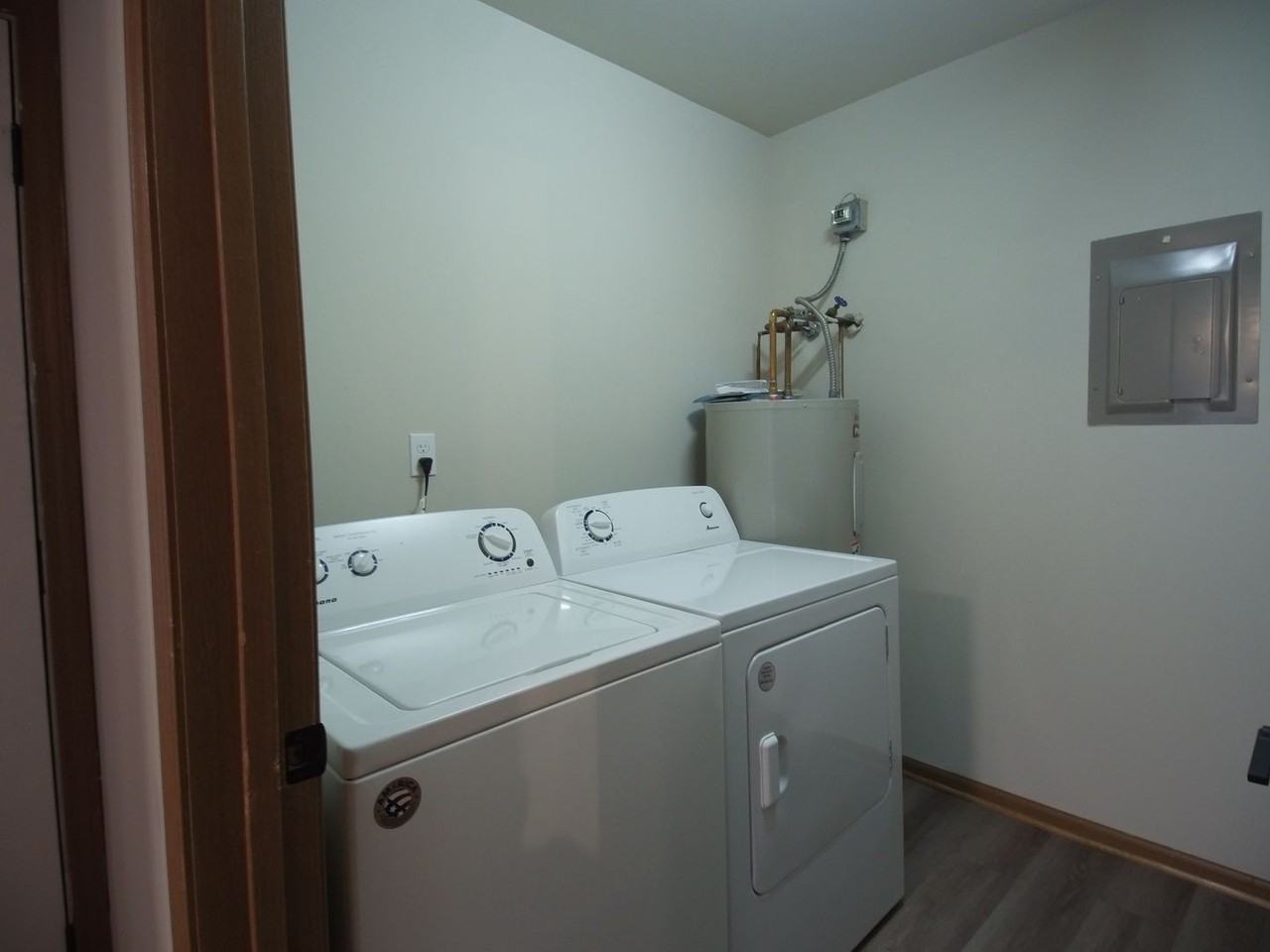 Shady Lane Apartments - Photo 4 of 12