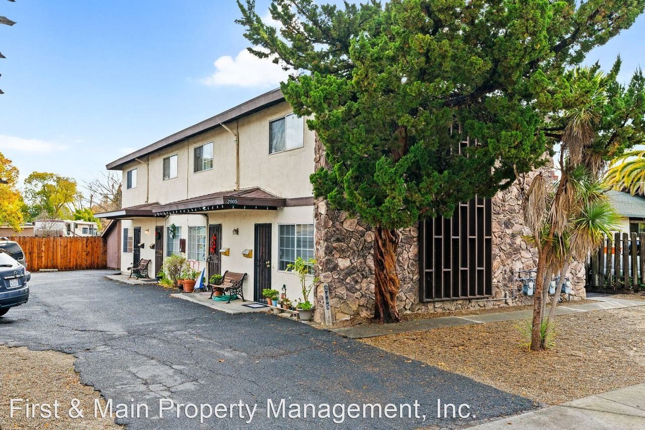 2005 Janette Drive - Photo 2 of 21