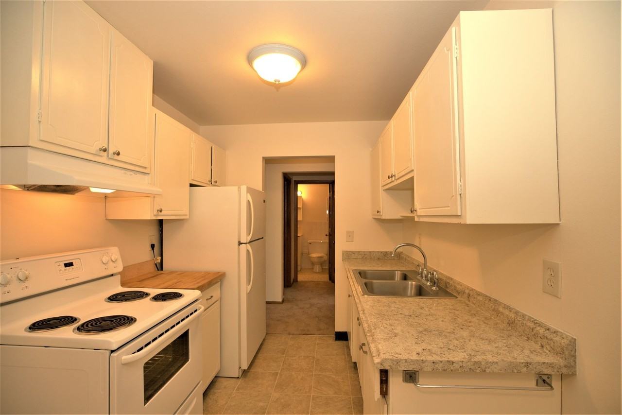 Glacier/Yellowston Apts - Photo 3 of 12