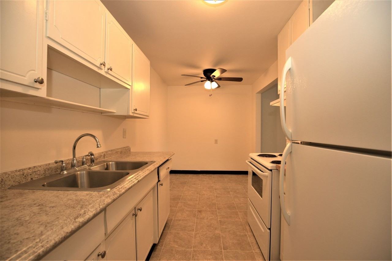 Glacier/Yellowston Apts - Photo 4 of 12